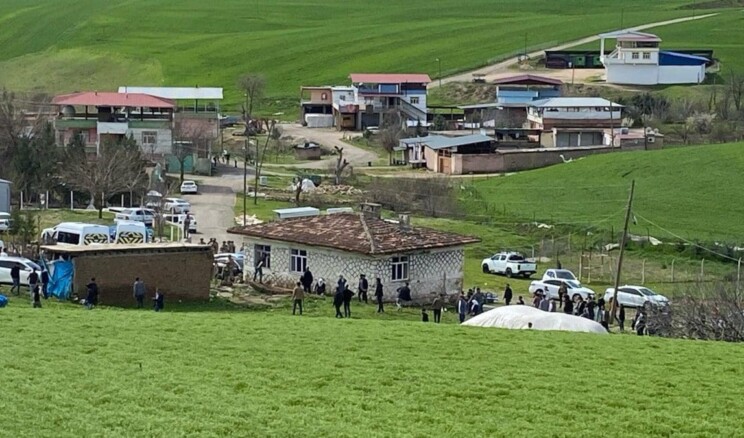 Diyarbakır’da silahlı, taşlı seçim kavgası… 1 ölü 12 yaralı